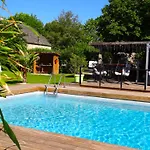 La Maison De Gilbert Jacuzzi Piscine Chauffee Guest house 4*