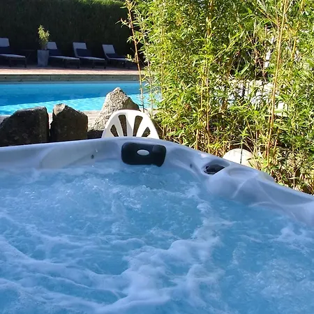 Guest house La Maison De Gilbert Jacuzzi Piscine Chauffee Chaudes-Aigues