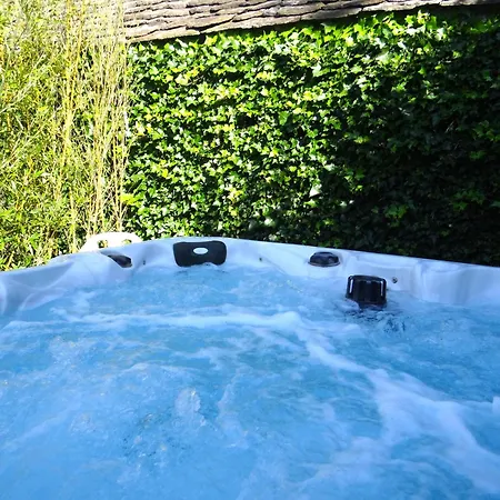 La Maison De Gilbert Jacuzzi Piscine Chauffee Гостевой дом