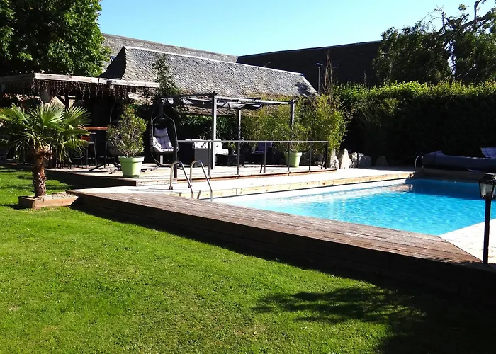 La Maison De Gilbert Jacuzzi Piscine Chauffee 4* Chaudes-Aigues
