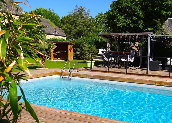 La Maison De Gilbert Jacuzzi Piscine Chauffee Guest house 4*