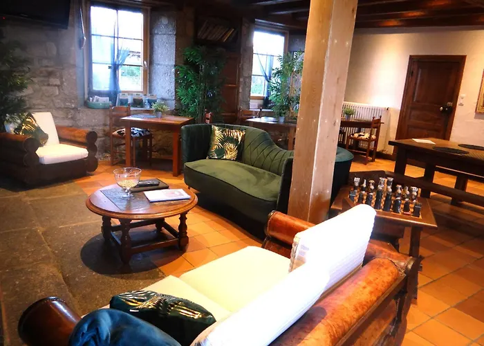 Guest house La Maison De Gilbert Jacuzzi Piscine Chauffee 4*