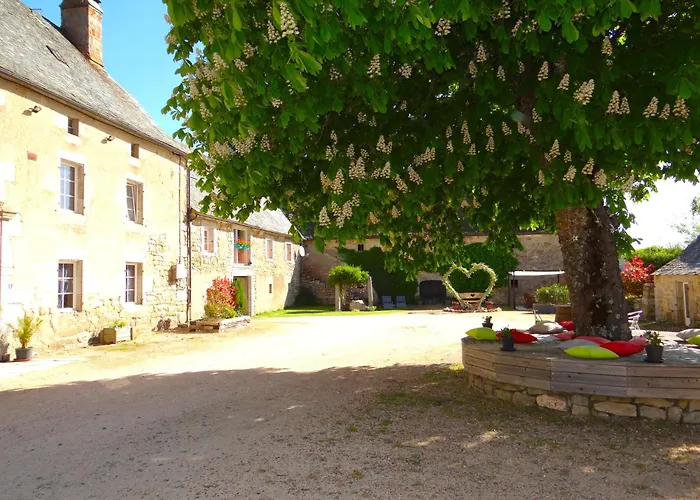 Guest house La Maison De Gilbert Jacuzzi Piscine Chauffee 4*